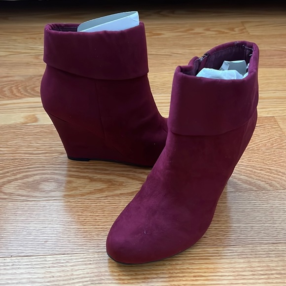 Report booties, size 6.5 - Picture 2 of 3